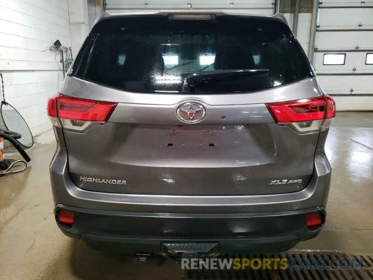 6 Photograph of a damaged car 5TDJZRFH3KS604413 TOYOTA HIGHLANDER 2019