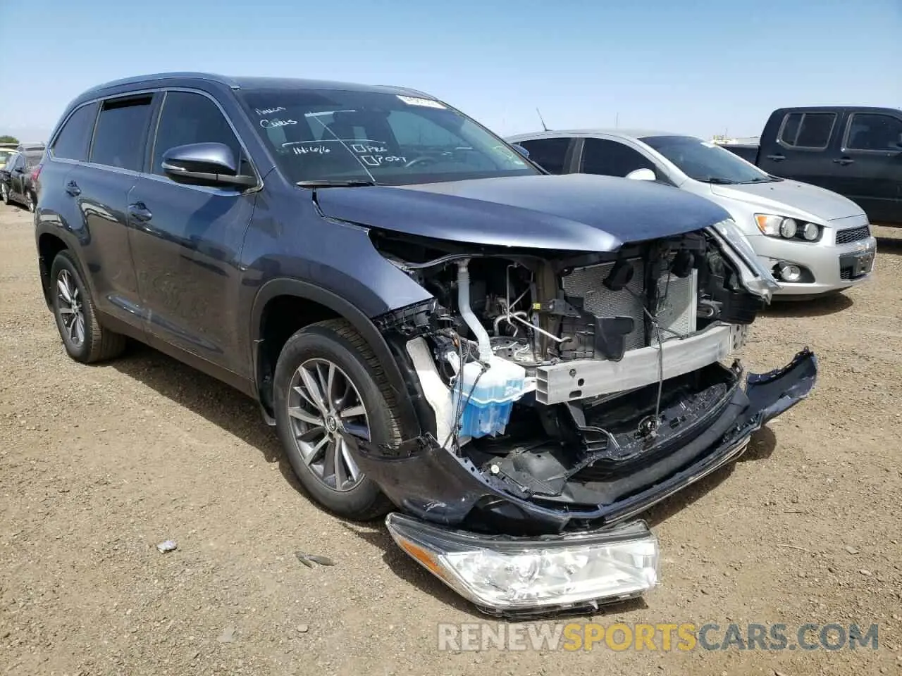 1 Photograph of a damaged car 5TDJZRFH3KS940885 TOYOTA HIGHLANDER 2019