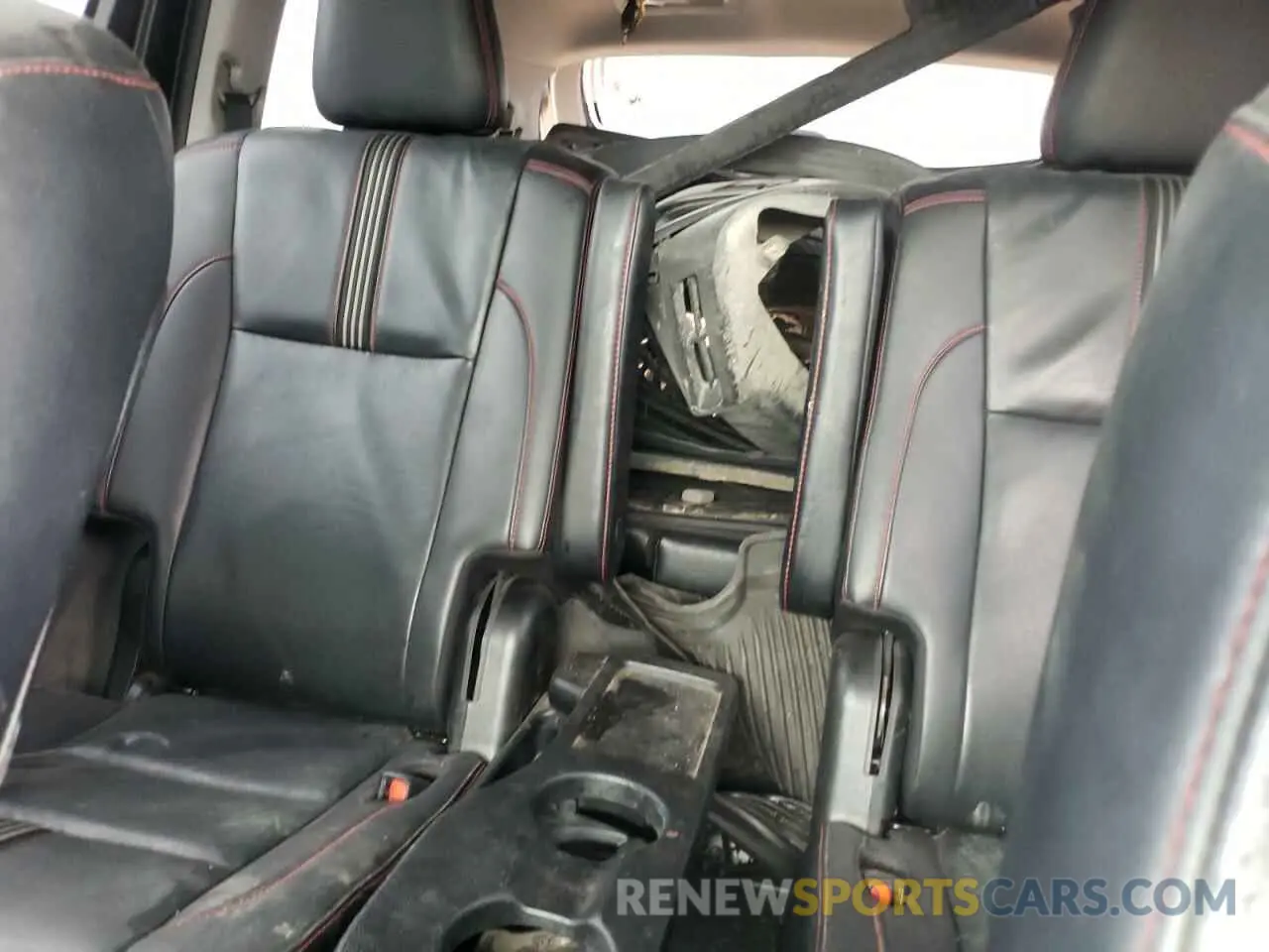 10 Photograph of a damaged car 5TDJZRFH3KS956469 TOYOTA HIGHLANDER 2019