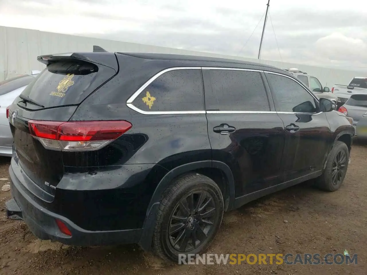 3 Photograph of a damaged car 5TDJZRFH3KS956469 TOYOTA HIGHLANDER 2019