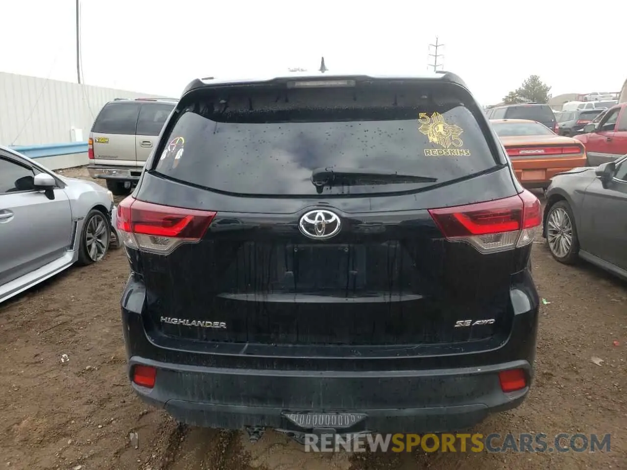 6 Photograph of a damaged car 5TDJZRFH3KS956469 TOYOTA HIGHLANDER 2019