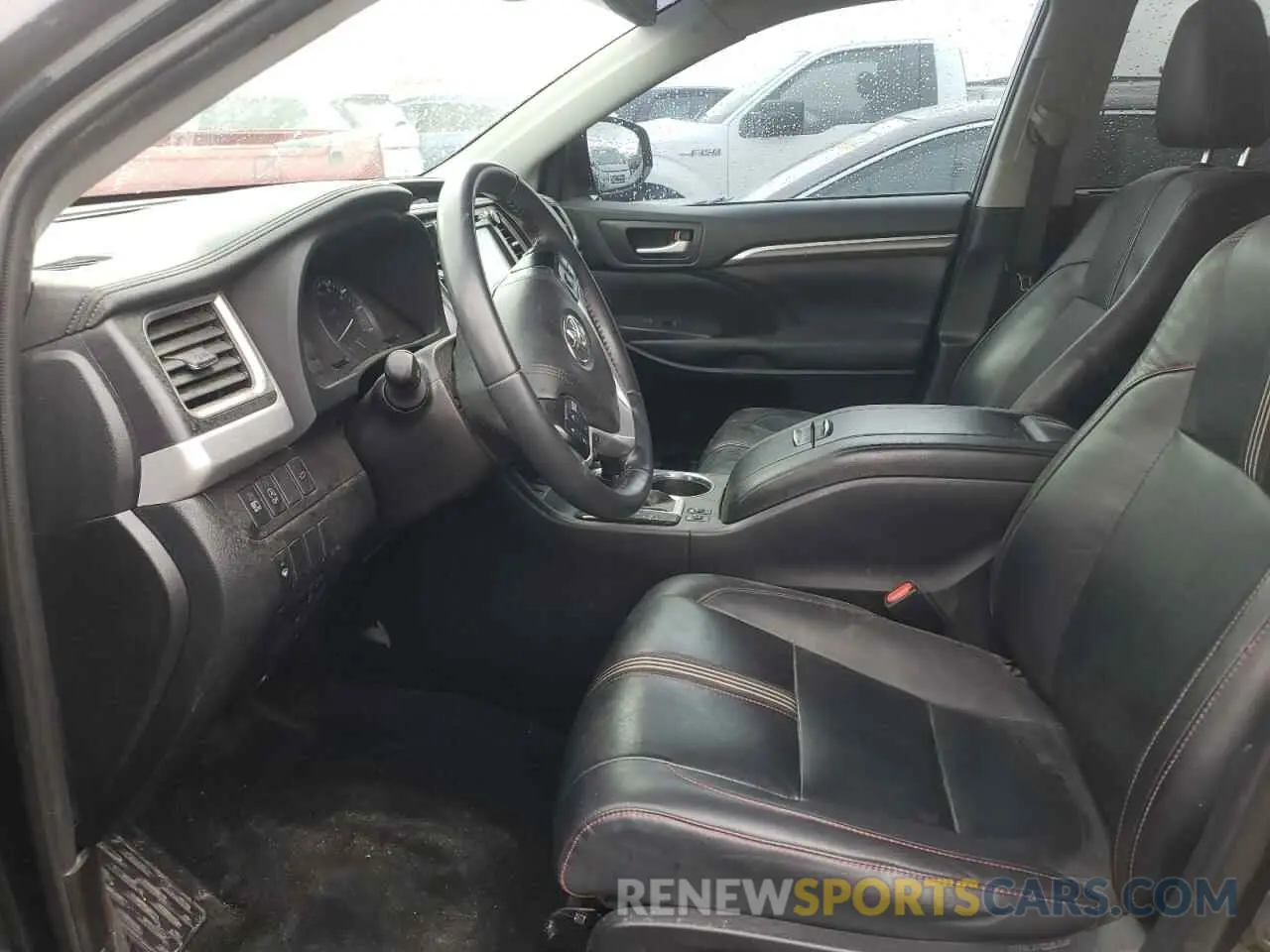 7 Photograph of a damaged car 5TDJZRFH3KS956469 TOYOTA HIGHLANDER 2019
