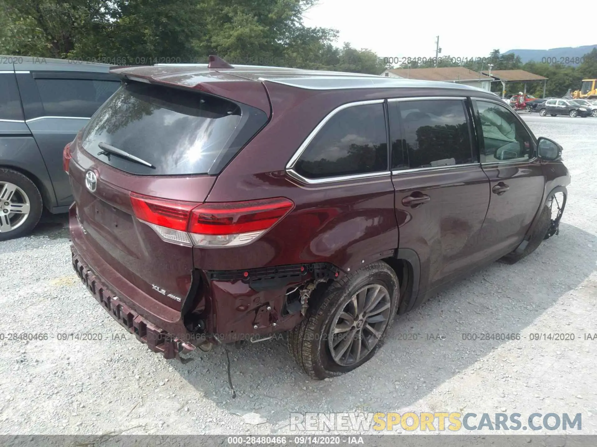 4 Photograph of a damaged car 5TDJZRFH3KS977273 TOYOTA HIGHLANDER 2019