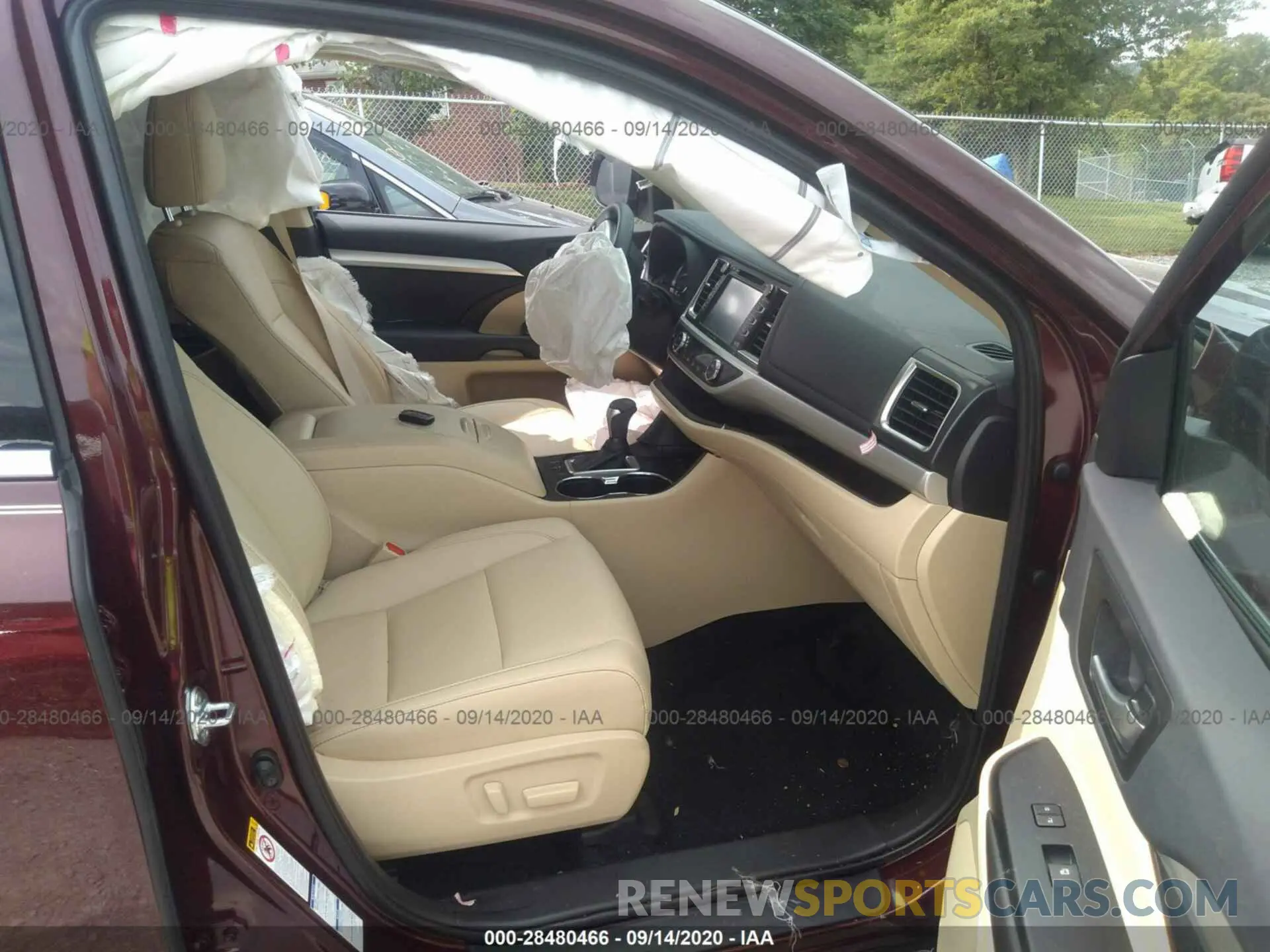 5 Photograph of a damaged car 5TDJZRFH3KS977273 TOYOTA HIGHLANDER 2019