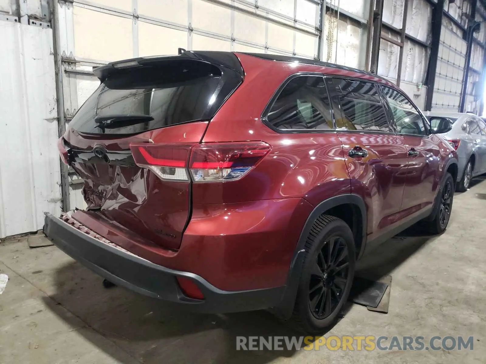 4 Photograph of a damaged car 5TDJZRFH3KS984207 TOYOTA HIGHLANDER 2019