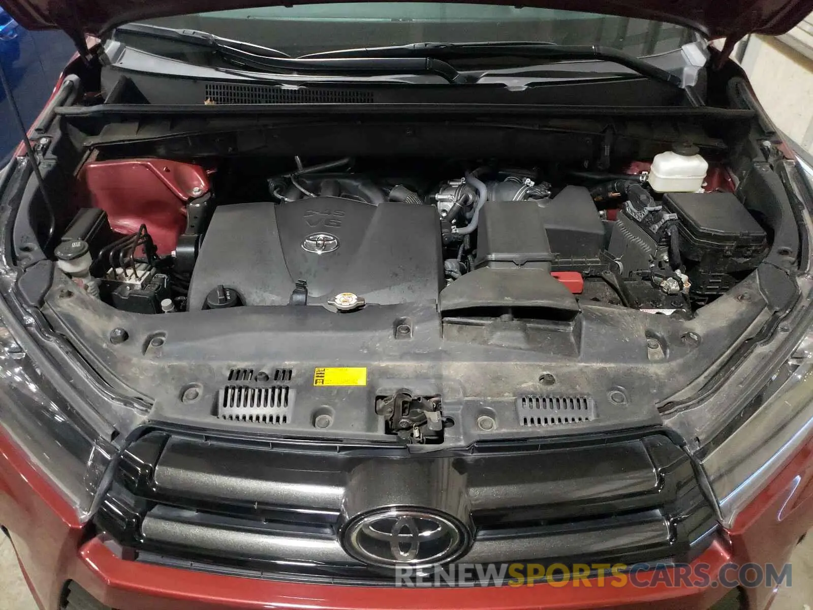 7 Photograph of a damaged car 5TDJZRFH3KS984207 TOYOTA HIGHLANDER 2019