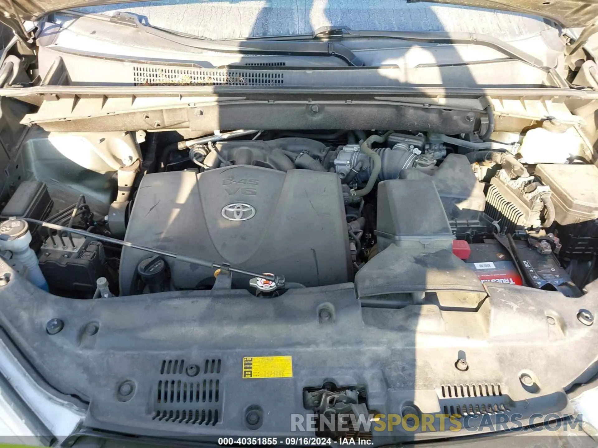 10 Photograph of a damaged car 5TDJZRFH3KS998544 TOYOTA HIGHLANDER 2019