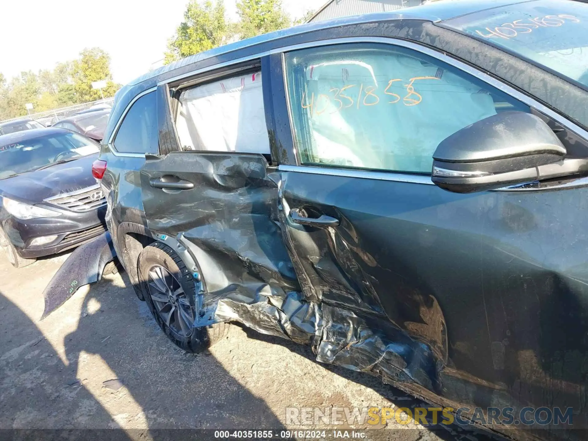 6 Photograph of a damaged car 5TDJZRFH3KS998544 TOYOTA HIGHLANDER 2019