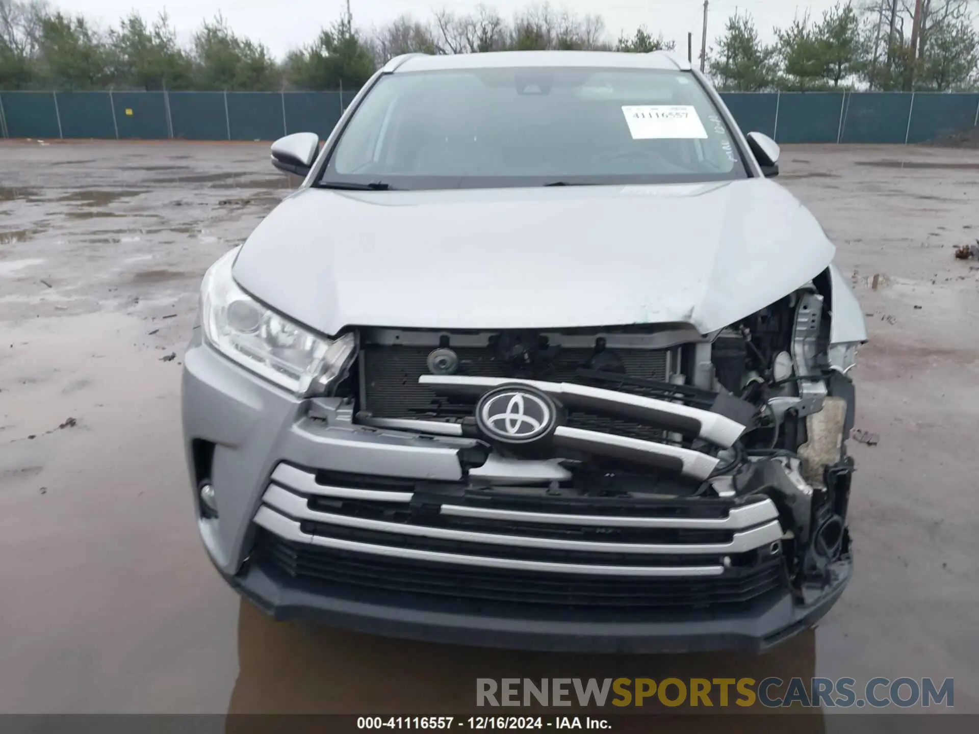 13 Photograph of a damaged car 5TDJZRFH4KS568182 TOYOTA HIGHLANDER 2019