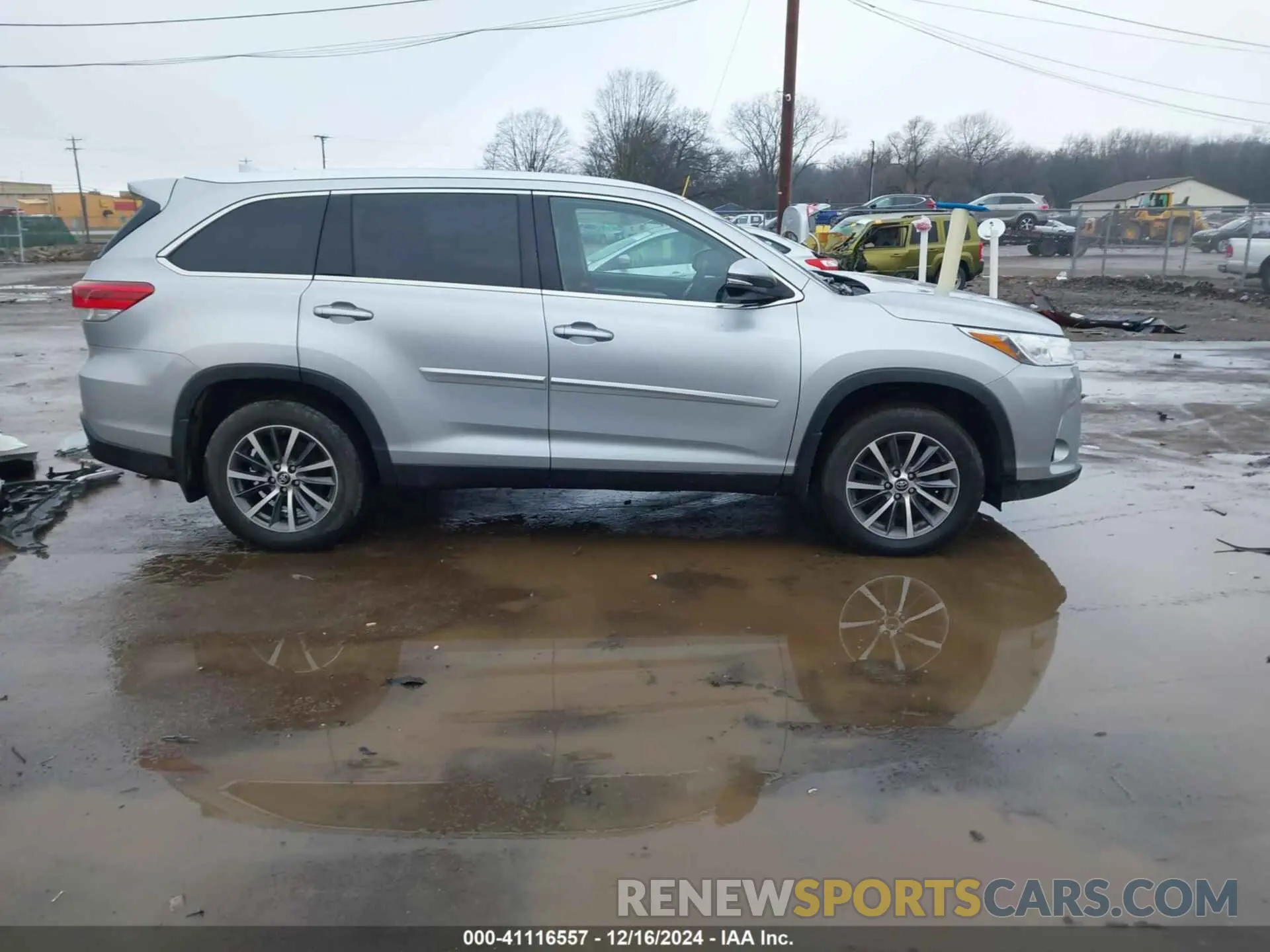 14 Photograph of a damaged car 5TDJZRFH4KS568182 TOYOTA HIGHLANDER 2019