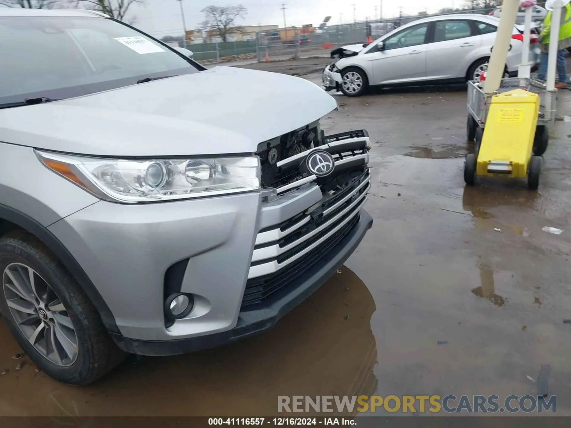 6 Photograph of a damaged car 5TDJZRFH4KS568182 TOYOTA HIGHLANDER 2019