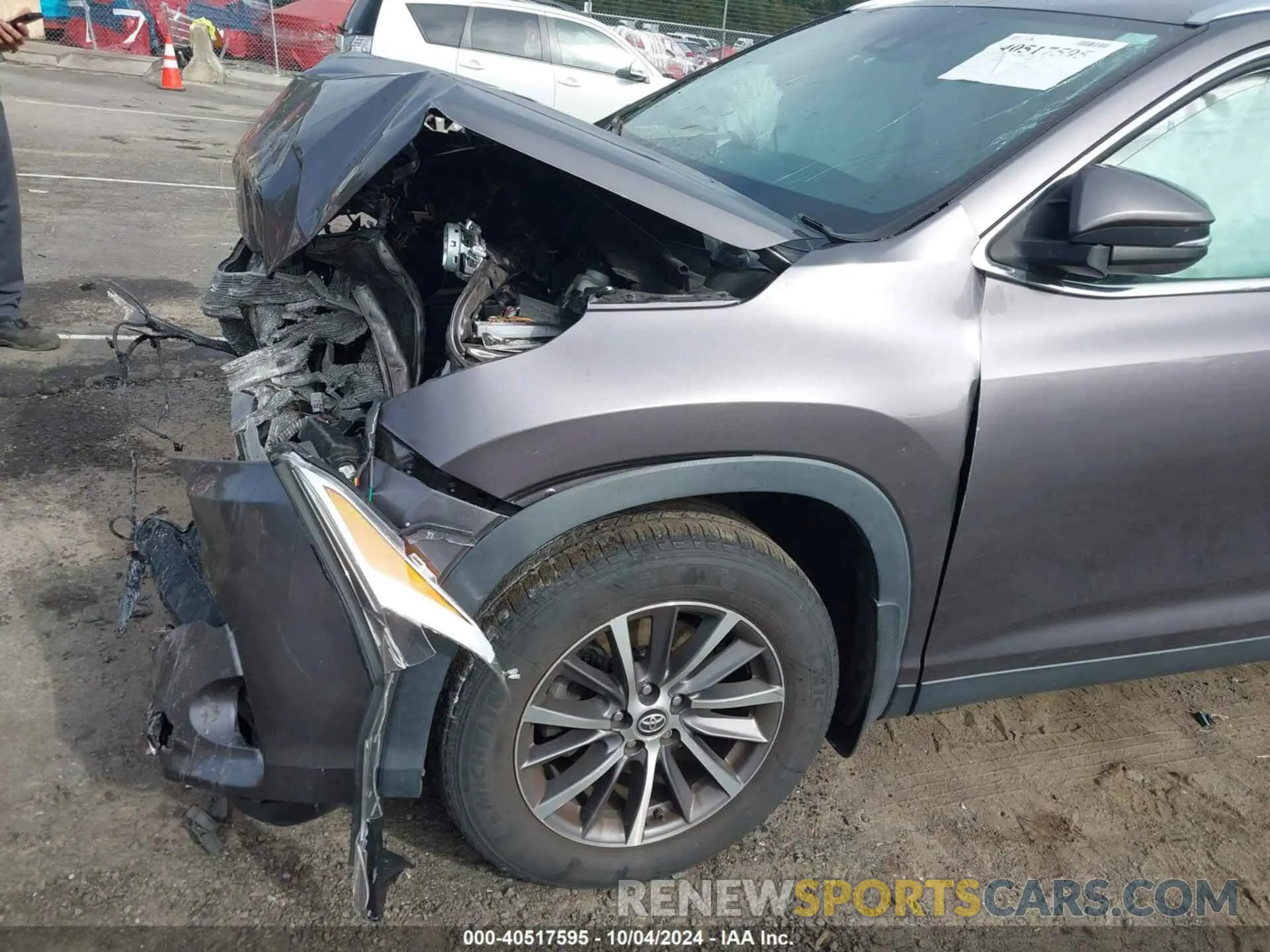 18 Photograph of a damaged car 5TDJZRFH4KS576816 TOYOTA HIGHLANDER 2019