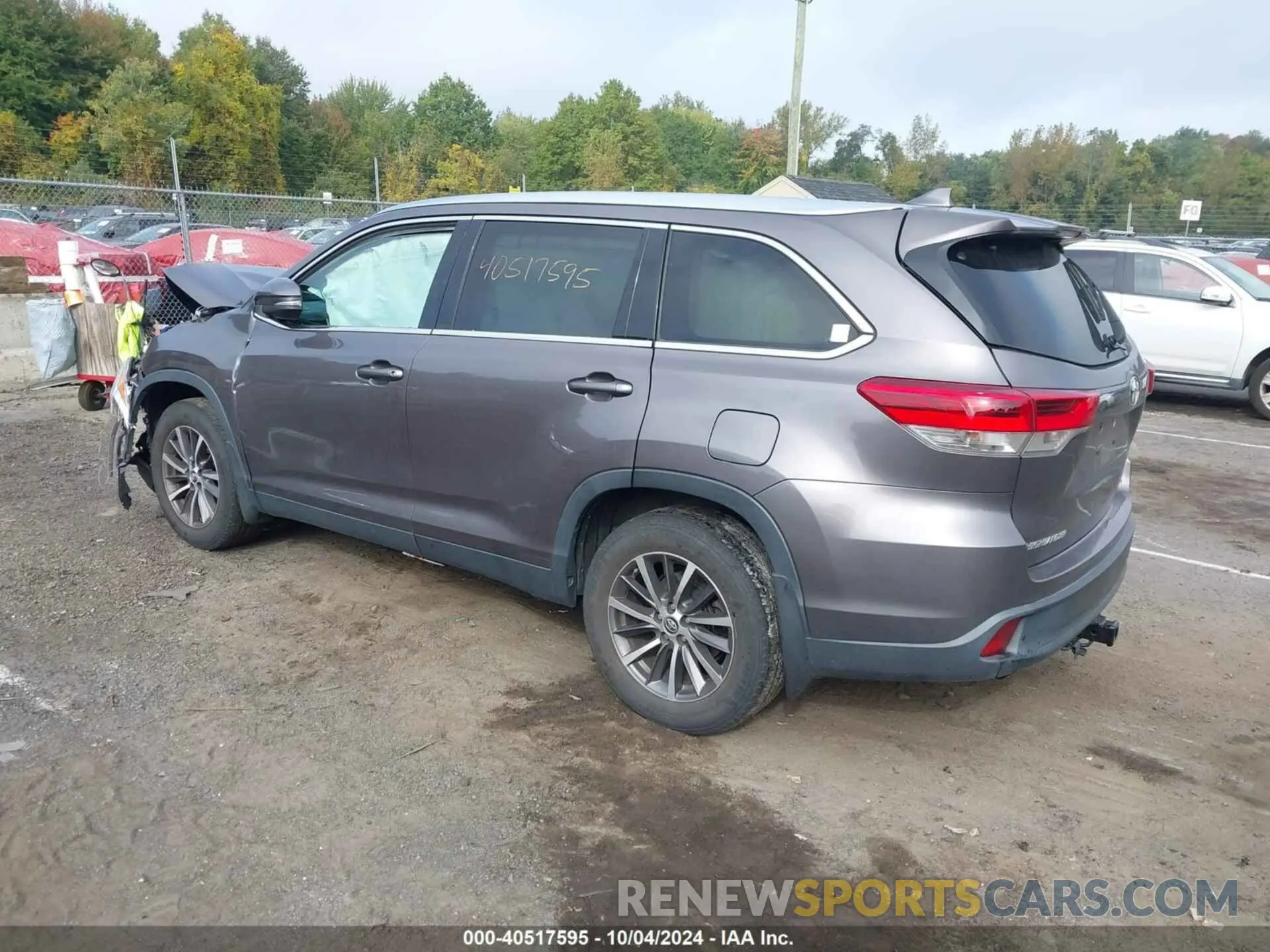 3 Photograph of a damaged car 5TDJZRFH4KS576816 TOYOTA HIGHLANDER 2019