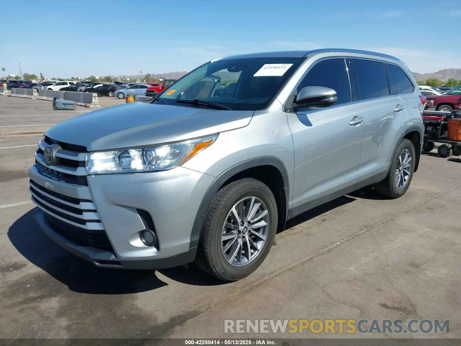 2 Photograph of a damaged car 5TDJZRFH4KS580932 TOYOTA HIGHLANDER 2019