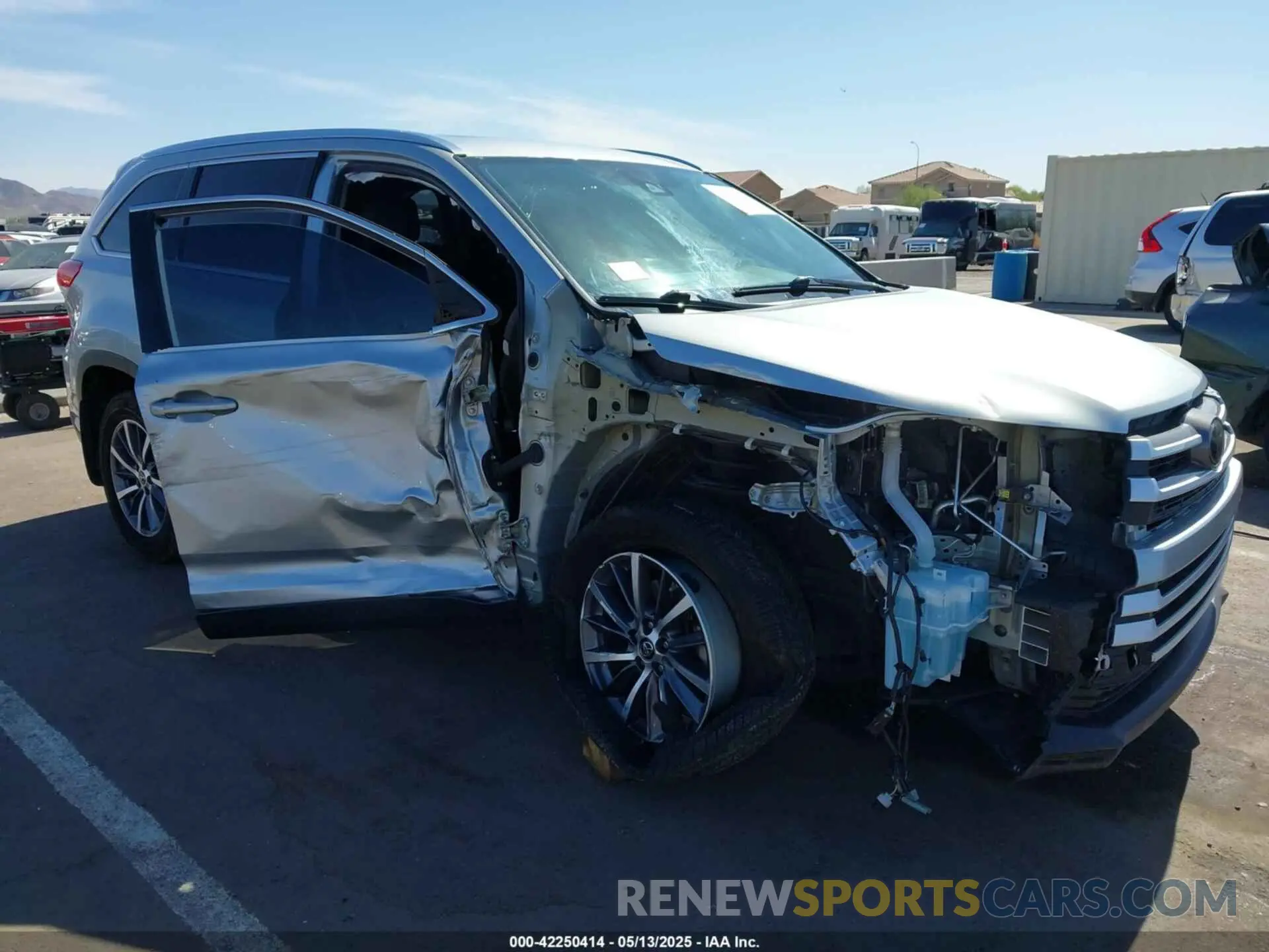 6 Photograph of a damaged car 5TDJZRFH4KS580932 TOYOTA HIGHLANDER 2019