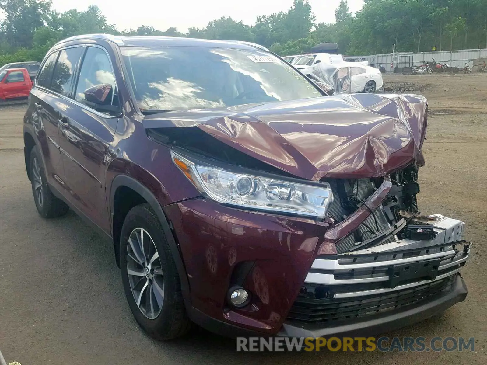 1 Photograph of a damaged car 5TDJZRFH4KS920032 TOYOTA HIGHLANDER 2019