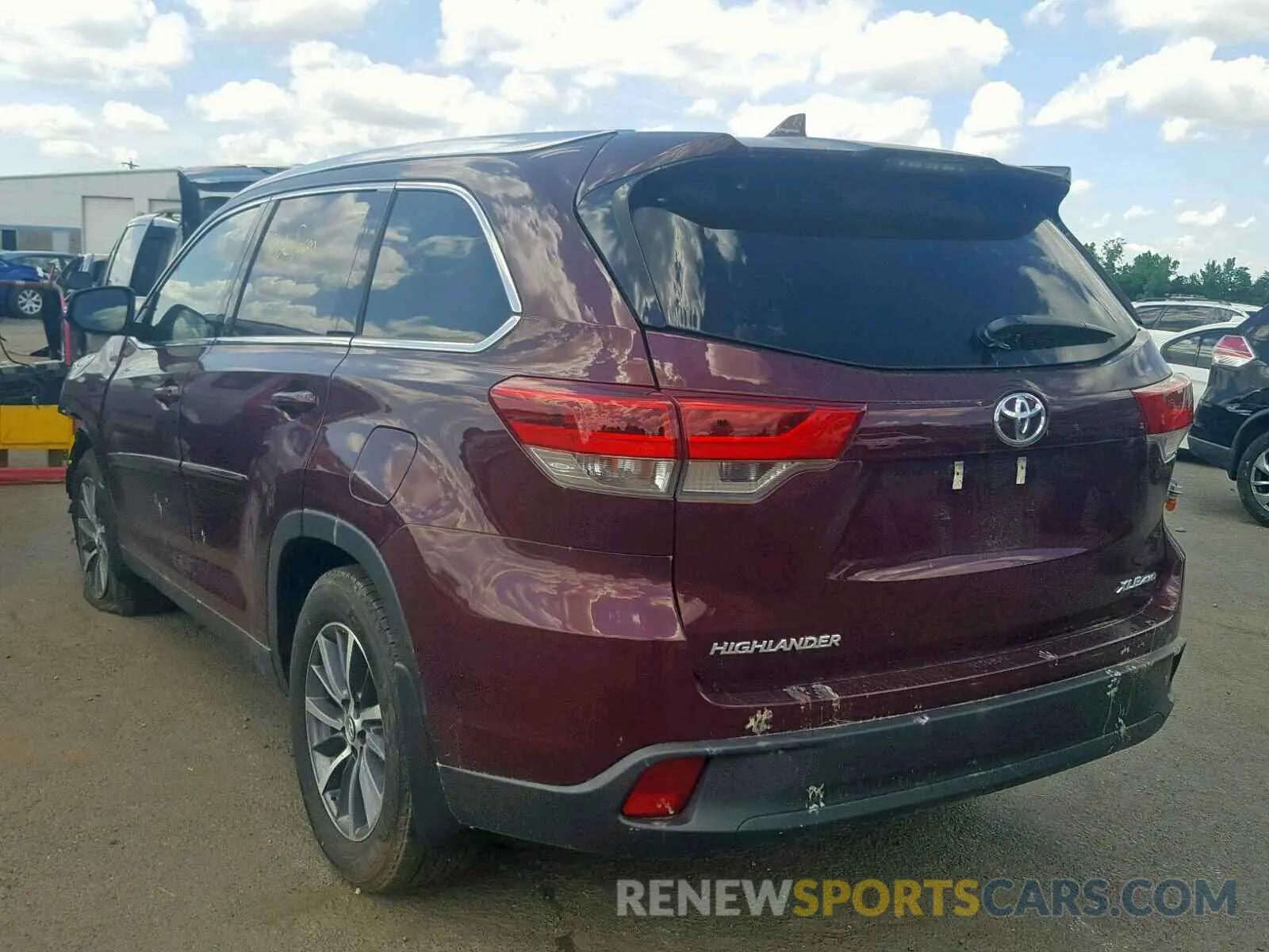 3 Photograph of a damaged car 5TDJZRFH4KS920032 TOYOTA HIGHLANDER 2019
