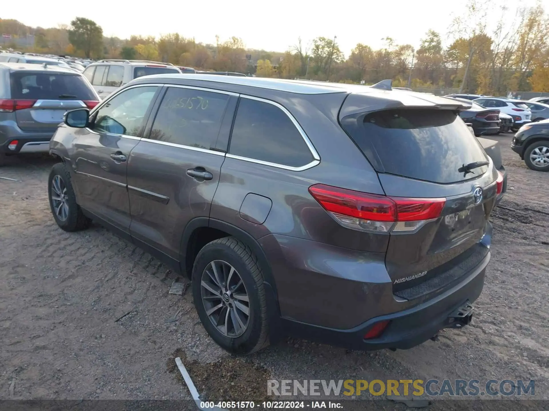 3 Фотография поврежденного автомобиля 5TDJZRFH4KS931421 TOYOTA HIGHLANDER 2019