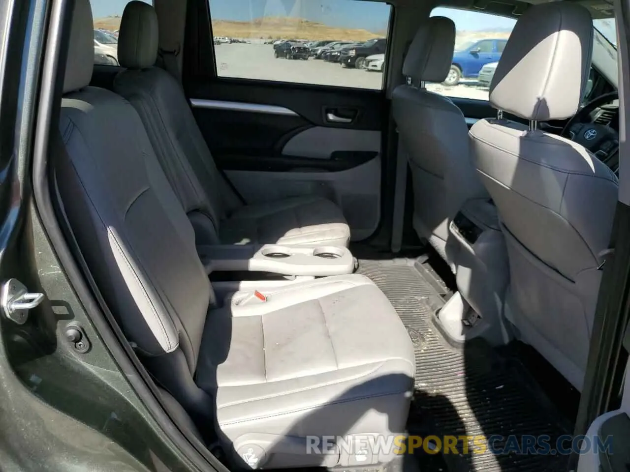 11 Photograph of a damaged car 5TDJZRFH4KS931600 TOYOTA HIGHLANDER 2019