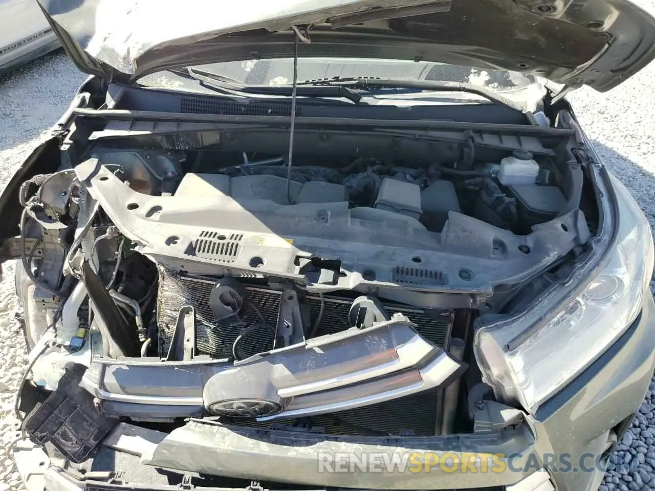 12 Photograph of a damaged car 5TDJZRFH4KS931600 TOYOTA HIGHLANDER 2019