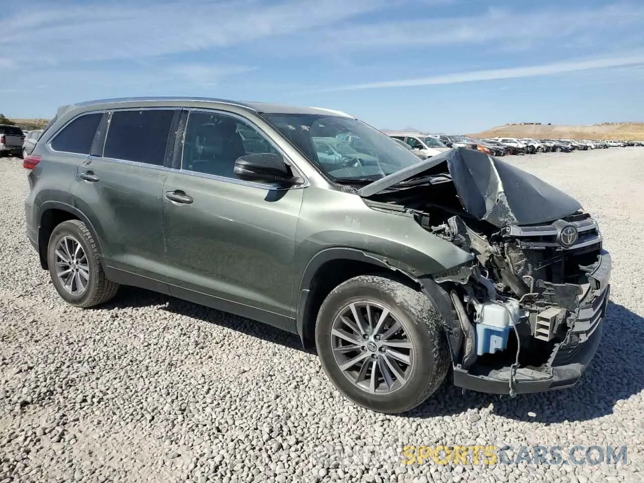 4 Photograph of a damaged car 5TDJZRFH4KS931600 TOYOTA HIGHLANDER 2019