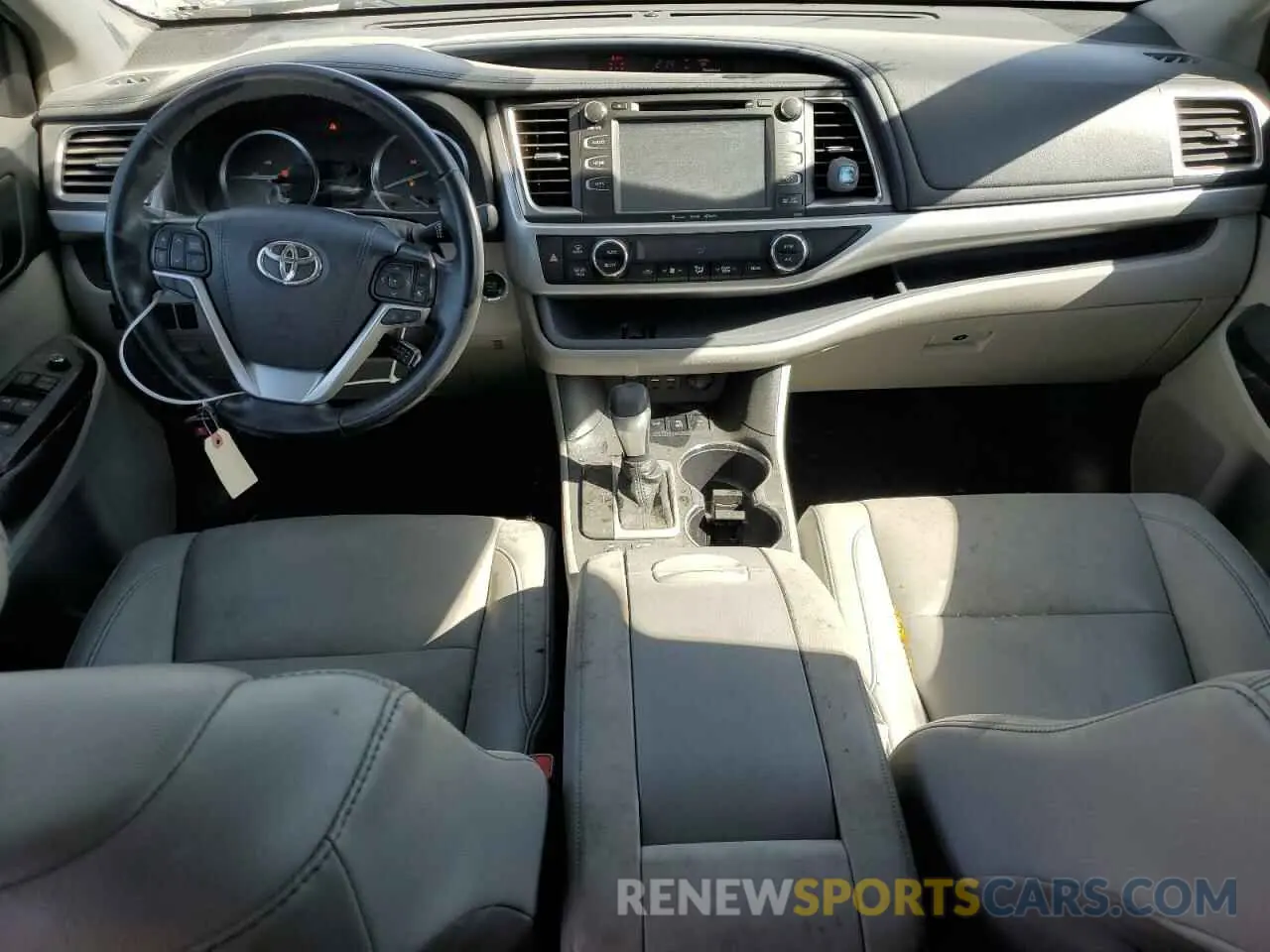 8 Photograph of a damaged car 5TDJZRFH4KS931600 TOYOTA HIGHLANDER 2019