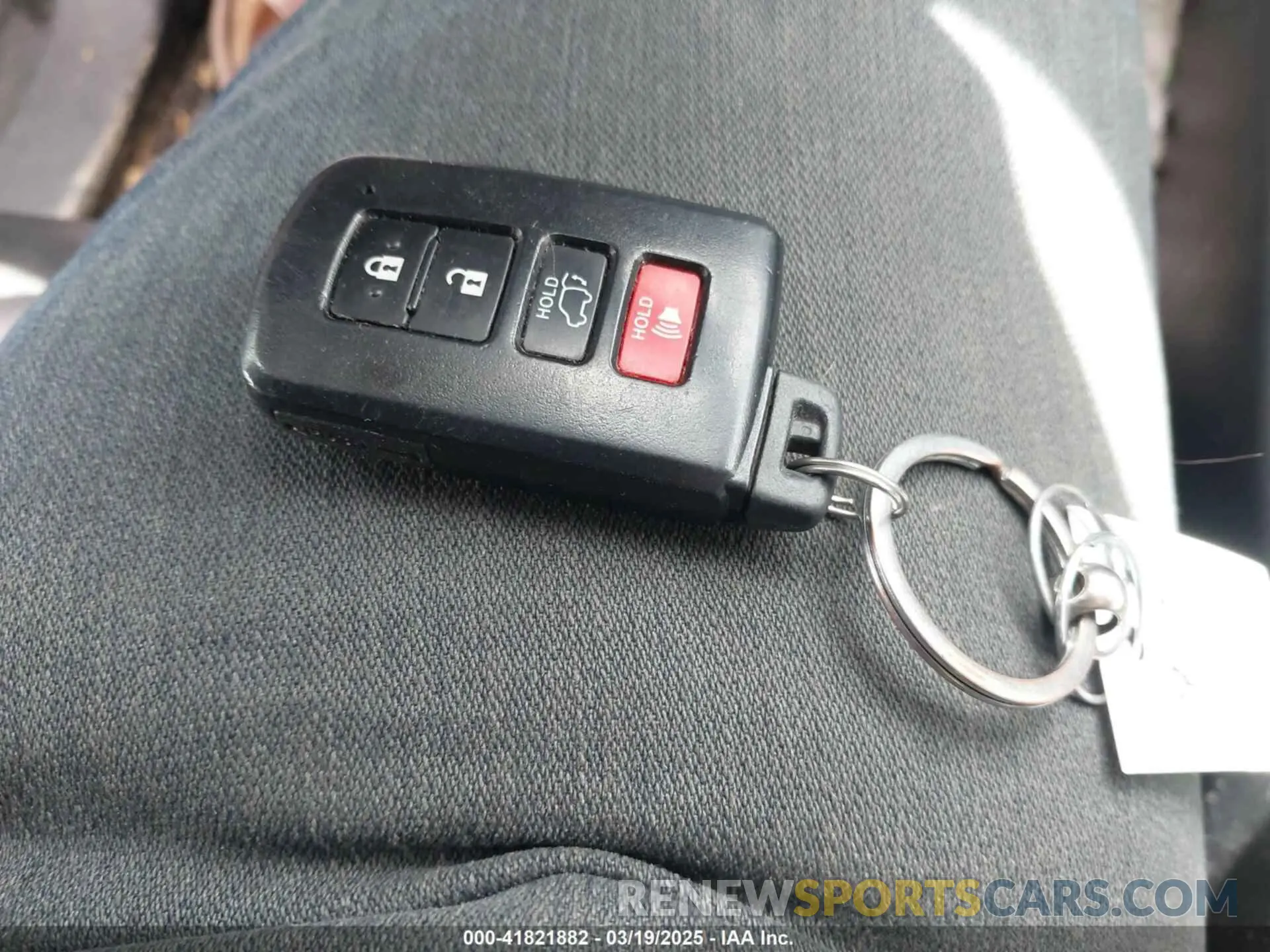 11 Photograph of a damaged car 5TDJZRFH4KS936151 TOYOTA HIGHLANDER 2019