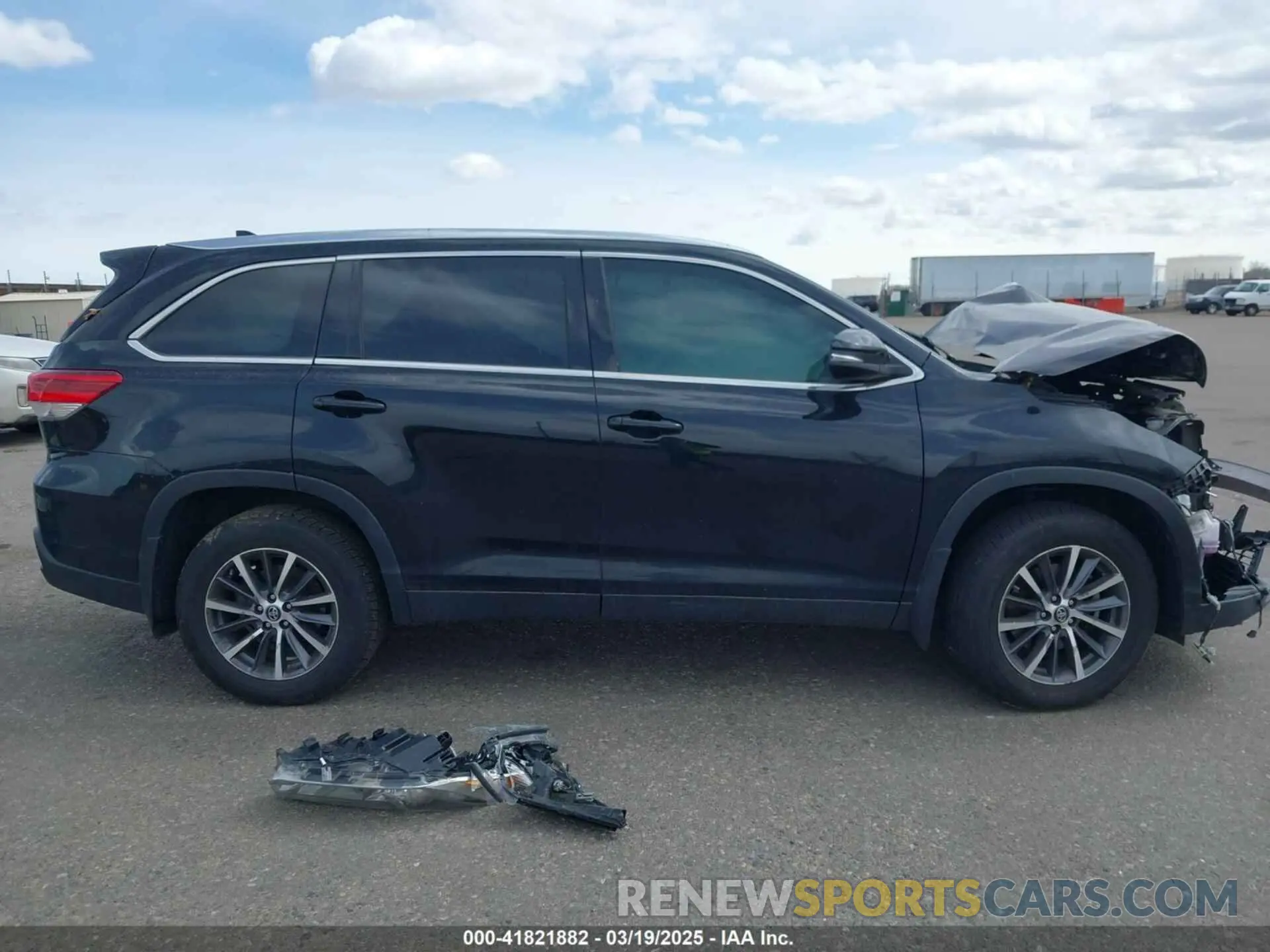 14 Photograph of a damaged car 5TDJZRFH4KS936151 TOYOTA HIGHLANDER 2019