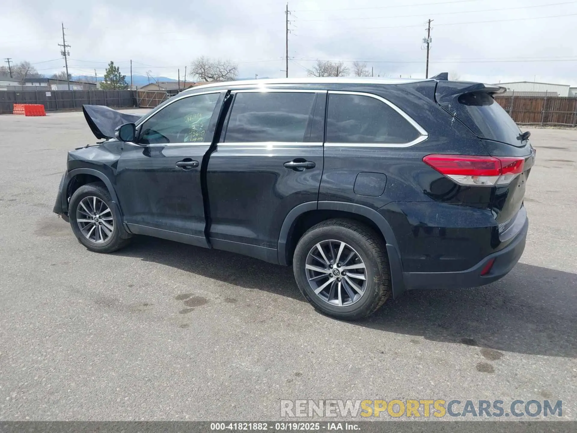 3 Photograph of a damaged car 5TDJZRFH4KS936151 TOYOTA HIGHLANDER 2019
