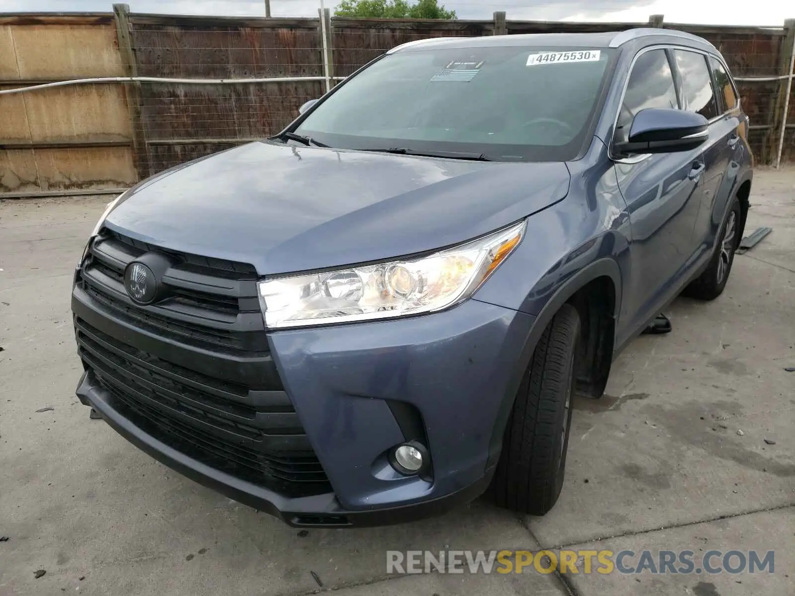 2 Photograph of a damaged car 5TDJZRFH4KS944539 TOYOTA HIGHLANDER 2019