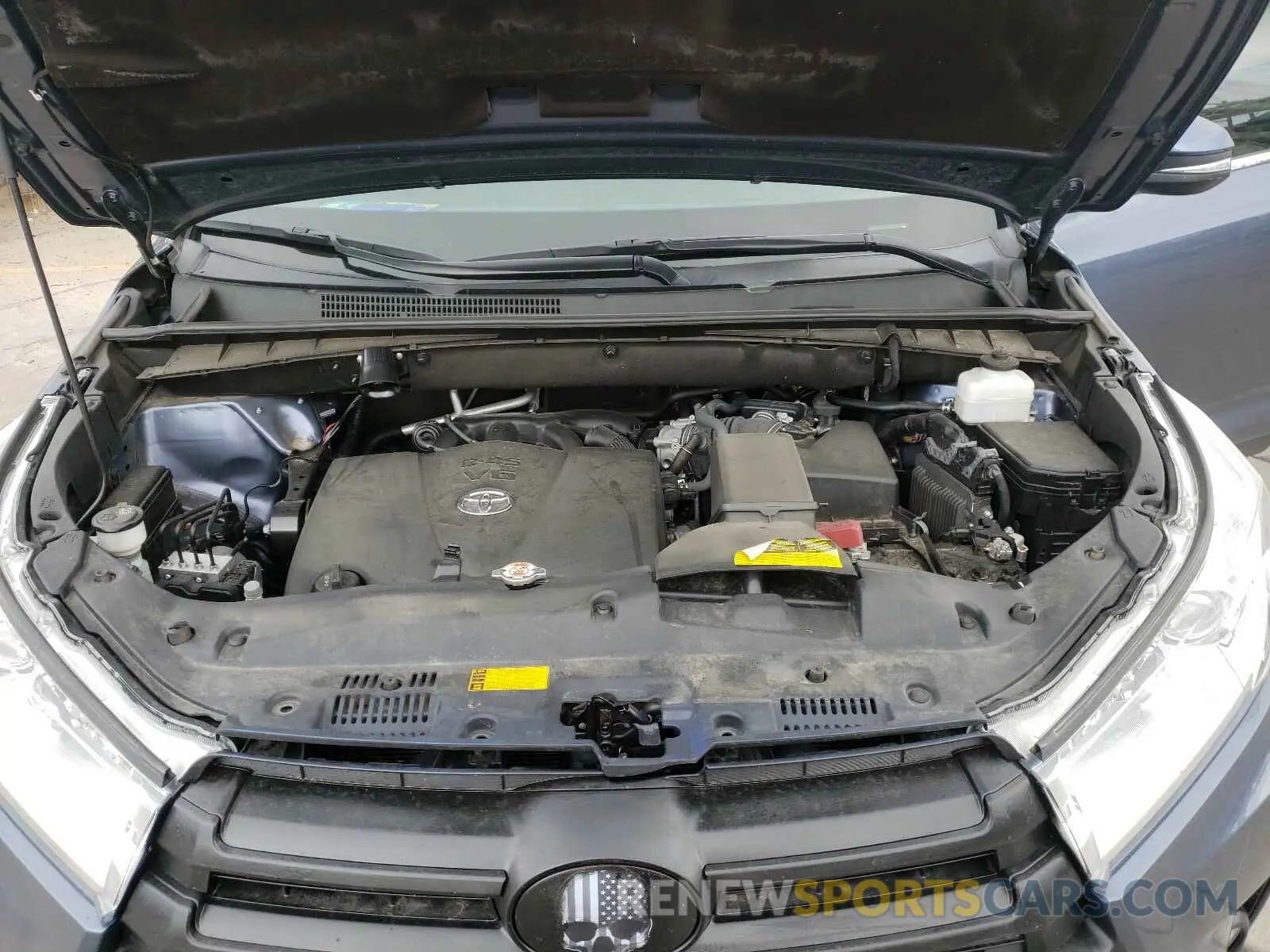 7 Photograph of a damaged car 5TDJZRFH4KS944539 TOYOTA HIGHLANDER 2019