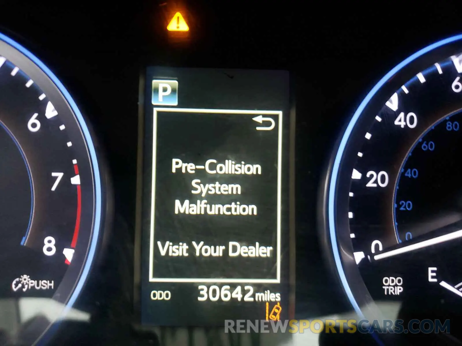 8 Photograph of a damaged car 5TDJZRFH4KS944539 TOYOTA HIGHLANDER 2019