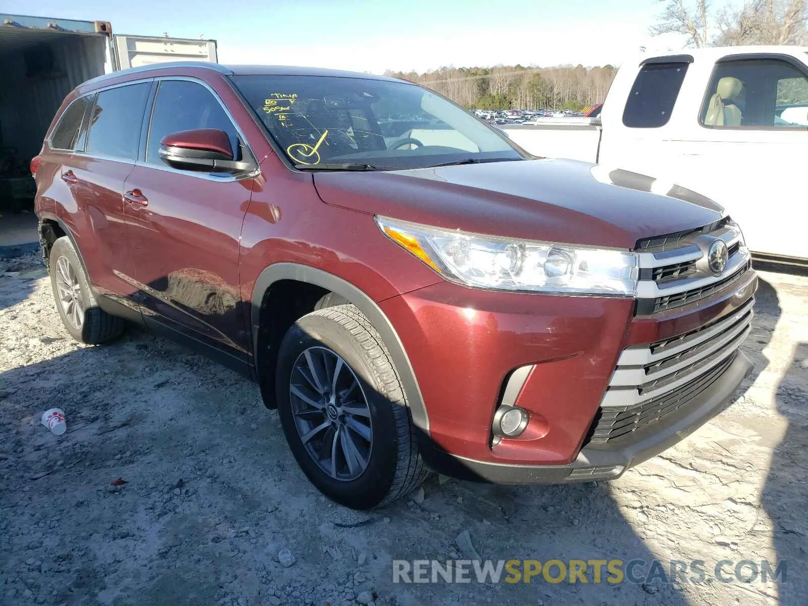 1 Photograph of a damaged car 5TDJZRFH4KS973054 TOYOTA HIGHLANDER 2019