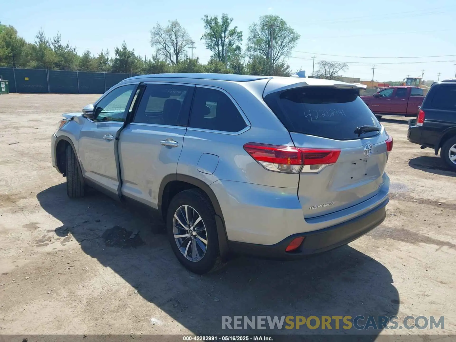 3 Фотография поврежденного автомобиля 5TDJZRFH5KS570670 TOYOTA HIGHLANDER 2019