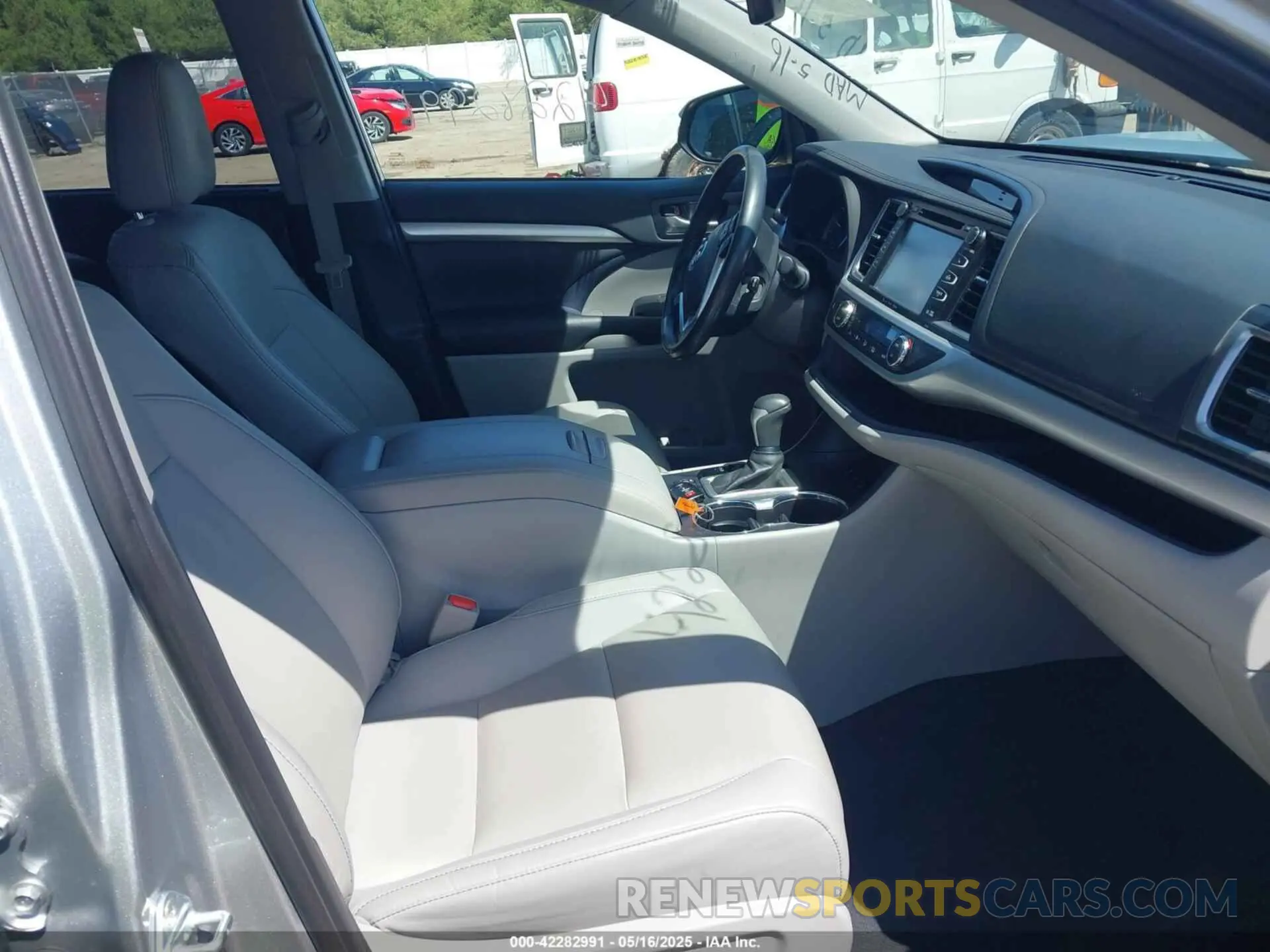 5 Фотография поврежденного автомобиля 5TDJZRFH5KS570670 TOYOTA HIGHLANDER 2019