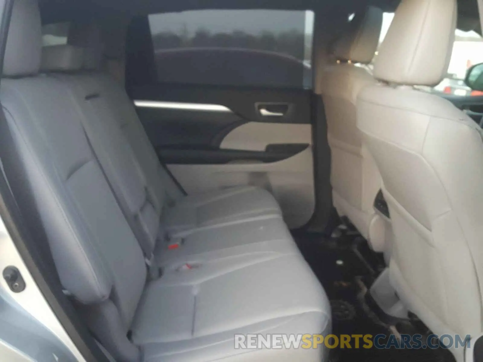 6 Photograph of a damaged car 5TDJZRFH5KS574119 TOYOTA HIGHLANDER 2019