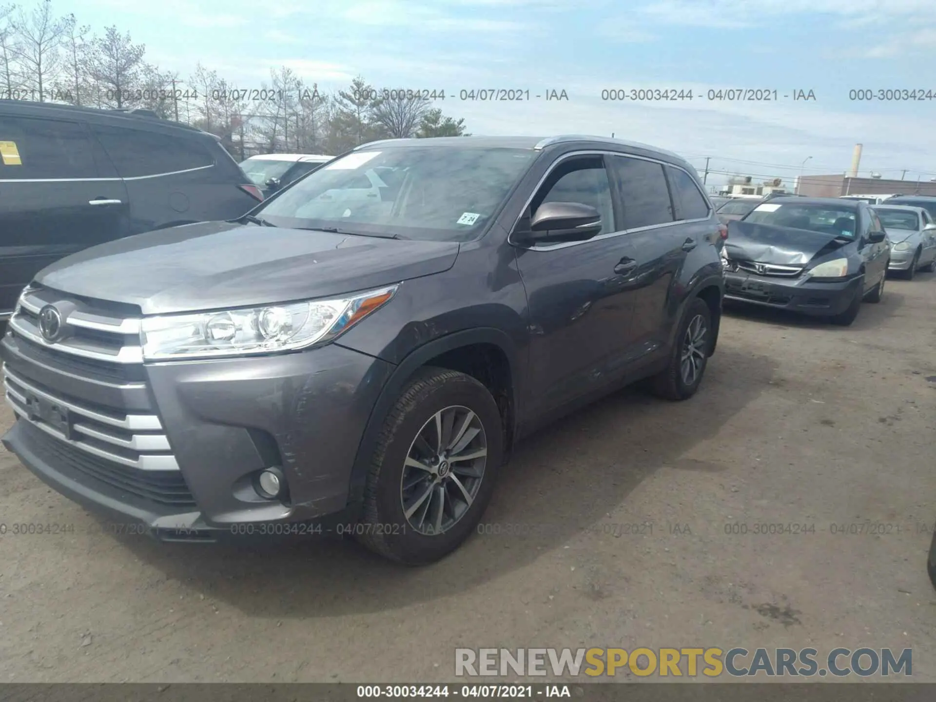 2 Photograph of a damaged car 5TDJZRFH5KS594905 TOYOTA HIGHLANDER 2019