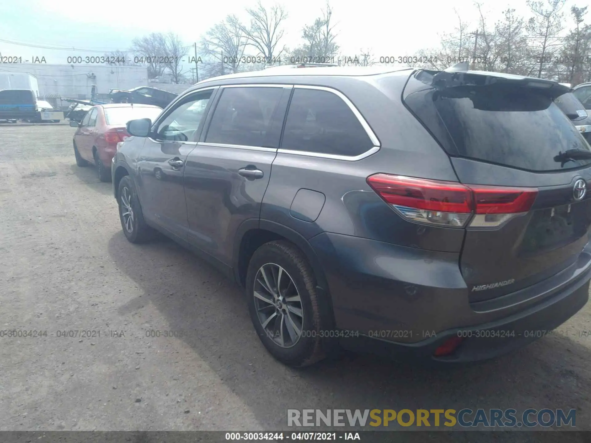 3 Photograph of a damaged car 5TDJZRFH5KS594905 TOYOTA HIGHLANDER 2019