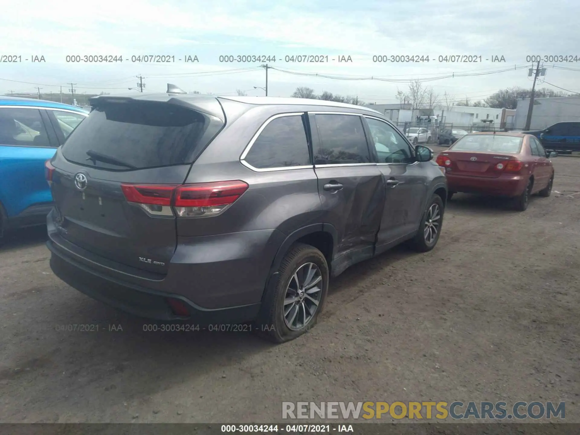4 Photograph of a damaged car 5TDJZRFH5KS594905 TOYOTA HIGHLANDER 2019