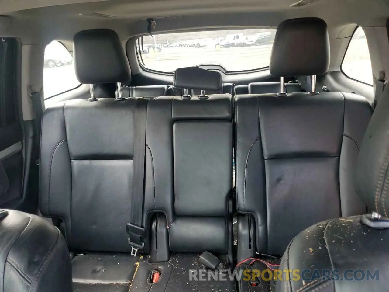 10 Photograph of a damaged car 5TDJZRFH5KS604039 TOYOTA HIGHLANDER 2019