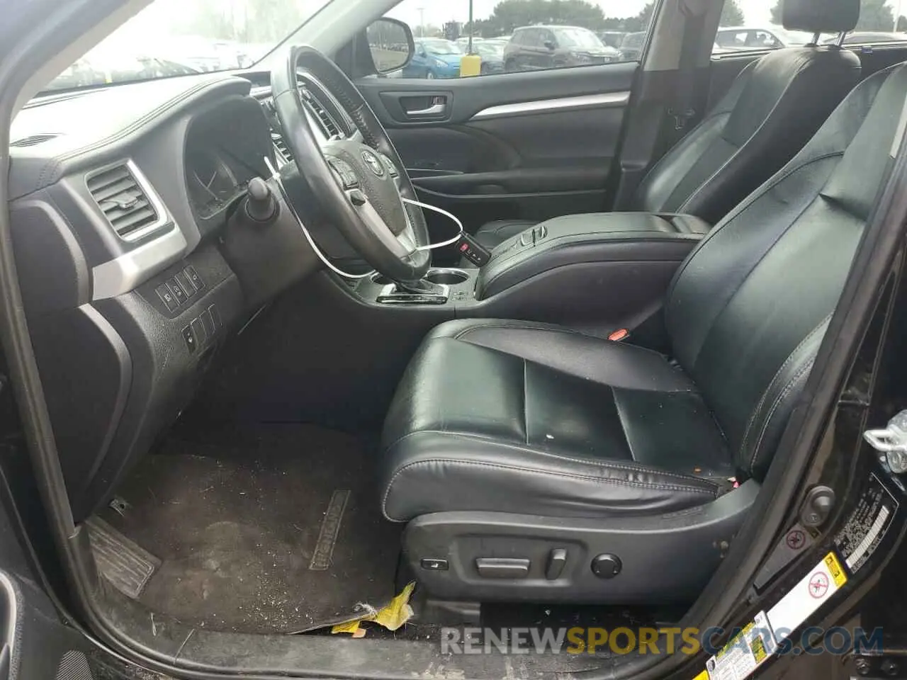 7 Photograph of a damaged car 5TDJZRFH5KS604039 TOYOTA HIGHLANDER 2019