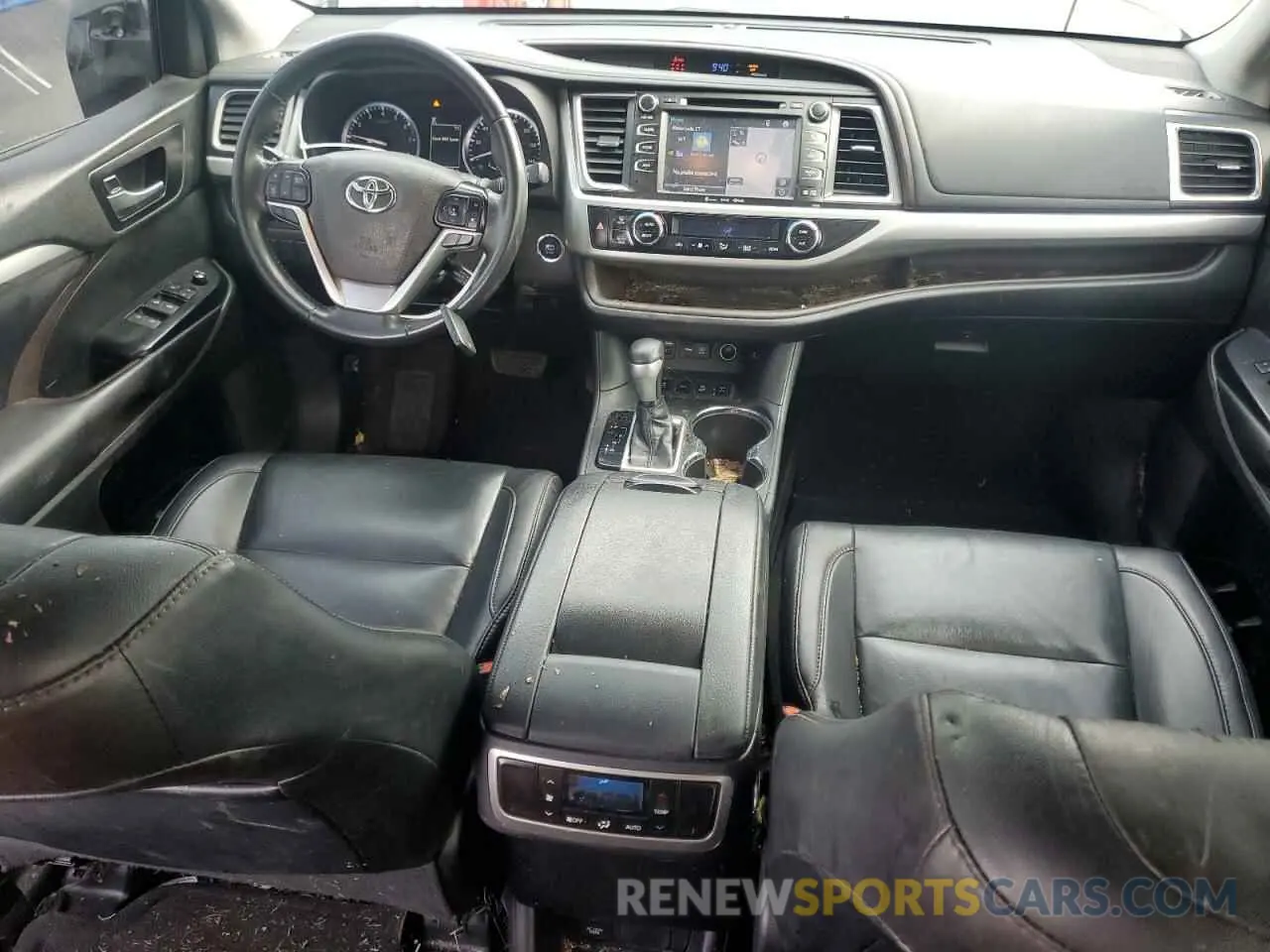 8 Photograph of a damaged car 5TDJZRFH5KS604039 TOYOTA HIGHLANDER 2019