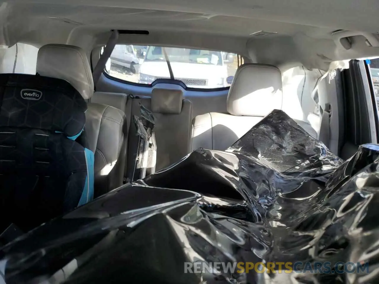 10 Photograph of a damaged car 5TDJZRFH5KS625506 TOYOTA HIGHLANDER 2019