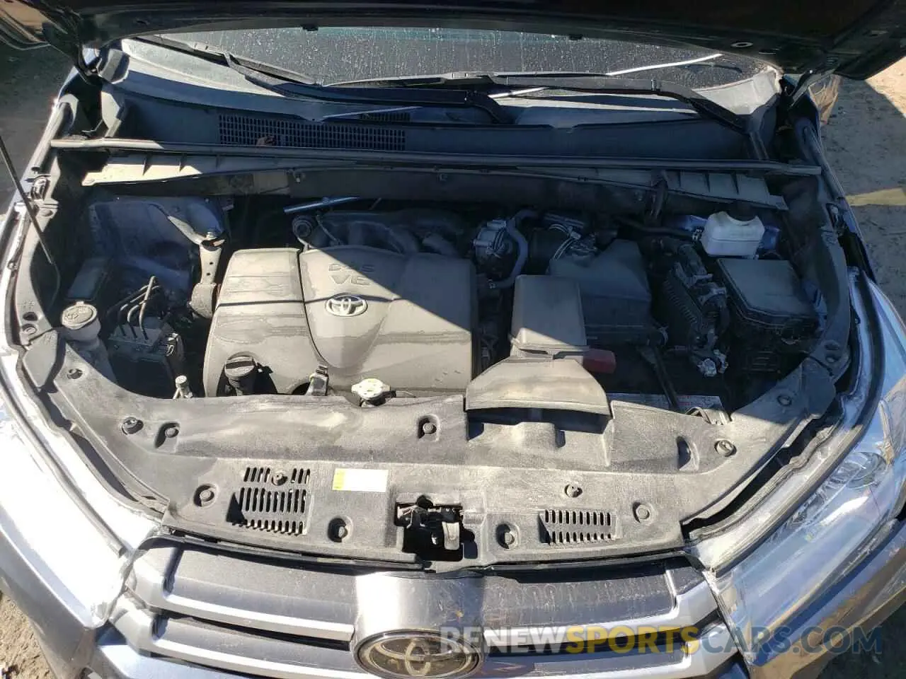 7 Photograph of a damaged car 5TDJZRFH5KS745368 TOYOTA HIGHLANDER 2019