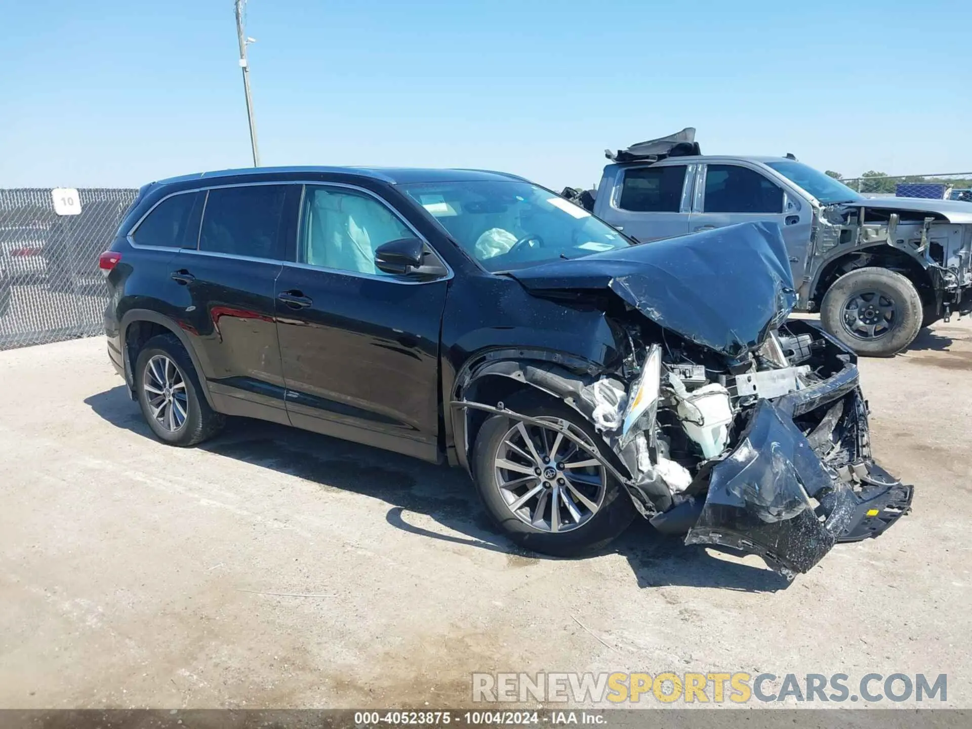 1 Photograph of a damaged car 5TDJZRFH5KS920265 TOYOTA HIGHLANDER 2019