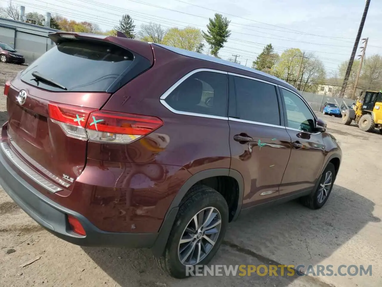 3 Photograph of a damaged car 5TDJZRFH5KS991918 TOYOTA HIGHLANDER 2019