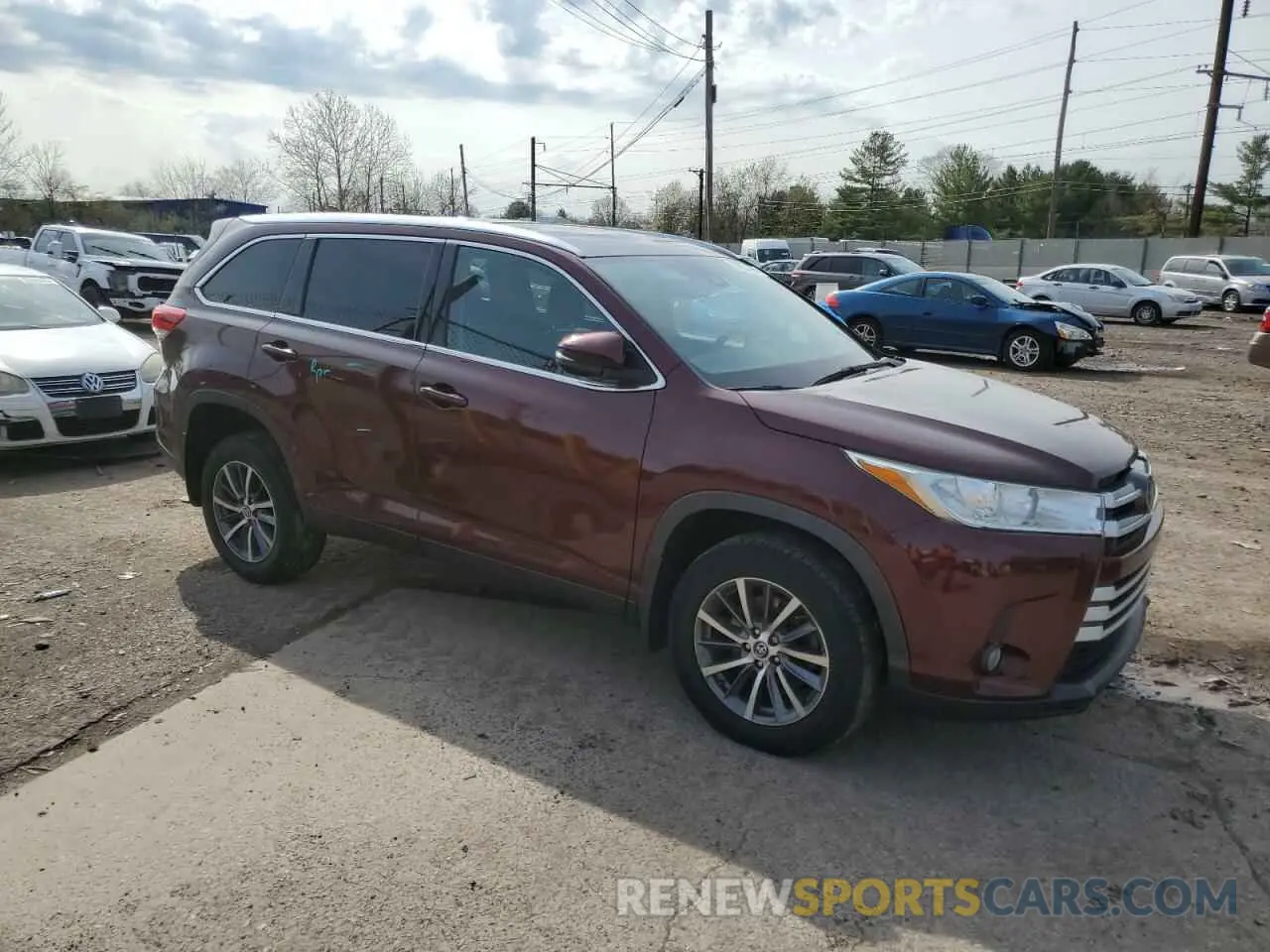 4 Photograph of a damaged car 5TDJZRFH5KS991918 TOYOTA HIGHLANDER 2019