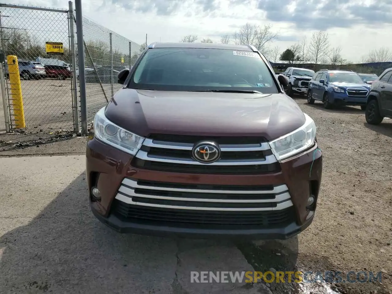 5 Photograph of a damaged car 5TDJZRFH5KS991918 TOYOTA HIGHLANDER 2019