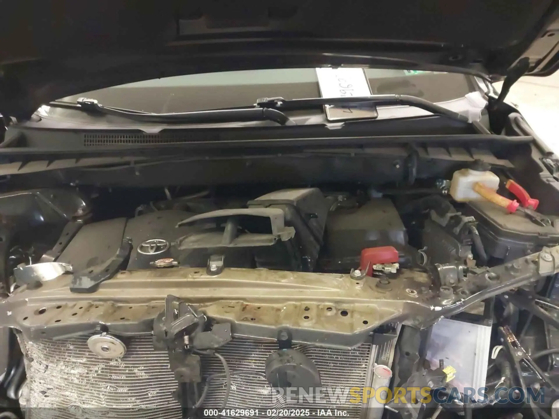 10 Photograph of a damaged car 5TDJZRFH5KS996424 TOYOTA HIGHLANDER 2019