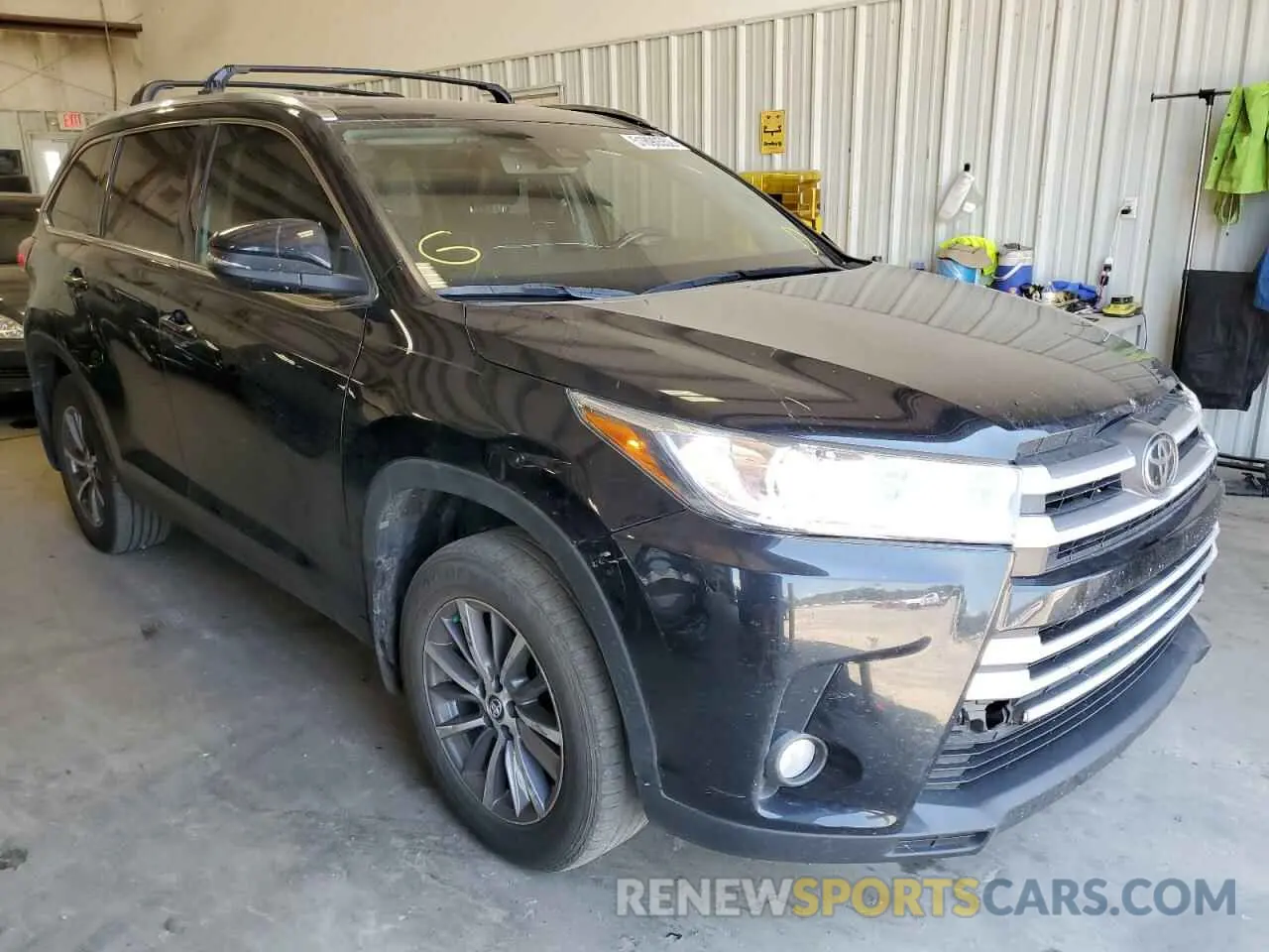 1 Photograph of a damaged car 5TDJZRFH6KS584254 TOYOTA HIGHLANDER 2019